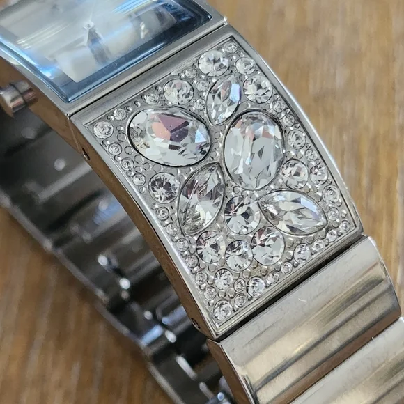 NWT Guess Silver Tone Rhinestone Bangle Watch with Pouch - Picture 6 of 10